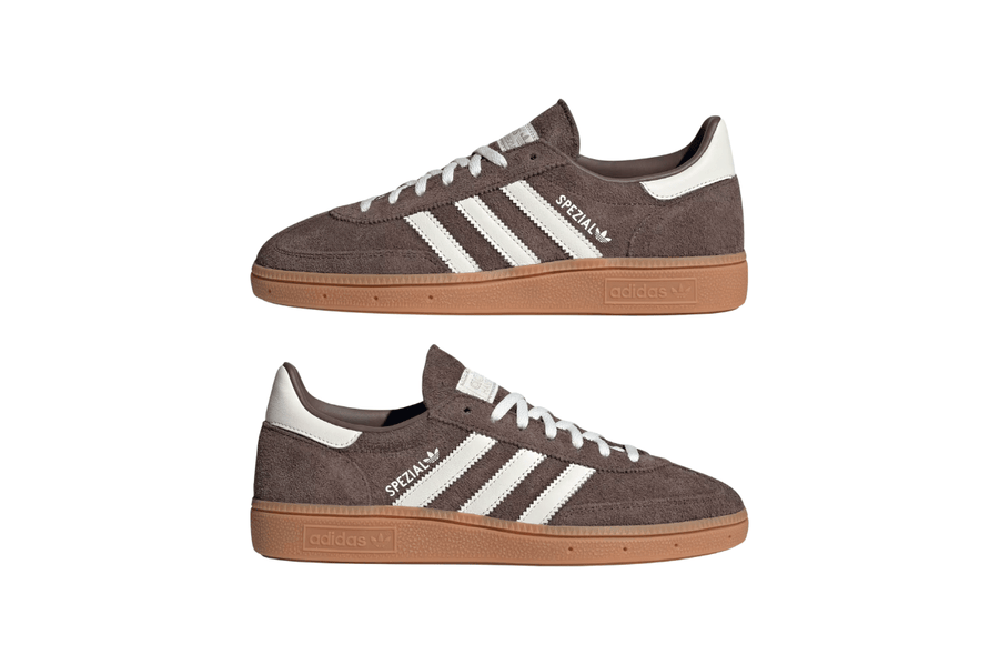 Vista frontal do Adidas Adidas Handball Spezial Earth Strata Gum mostrando biqueira e costuras