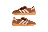 Vista frontal do Adidas Adidas Handball Spezial LT Preloved Brown Cream White mostrando biqueira e costuras