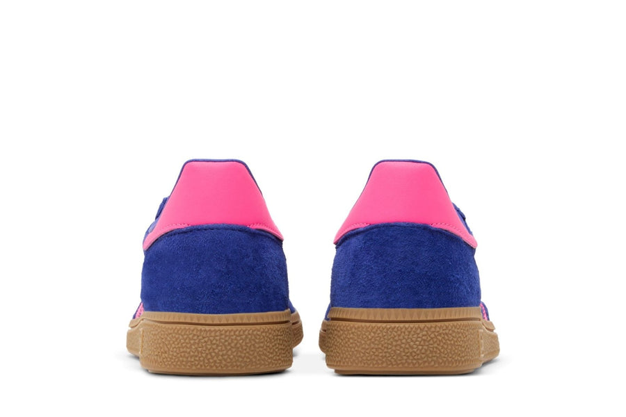 Vista superior do Adidas adidas Handball Spezial Lucid Blue Pink mostrando abertura, lingueta e cadarços