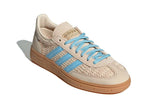 Vista traseira do Adidas Adidas Handball Spezial Sand Strata Clear Sky mostrando calcanheira e detalhes do solado