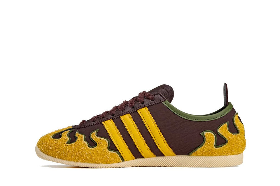 Vista lateral do Adidas Adidas Japan Brain Dead Brown Hazel Yellow mostrando design do cabedal e logo da marca