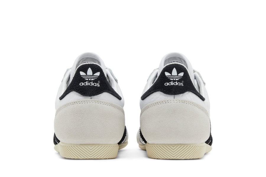 Vista superior do Adidas adidas Japan White Black mostrando abertura, lingueta e cadarços