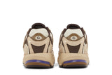 Vista superior do Adidas Adidas Response CL Bad Bunny Bronze Strata mostrando abertura, lingueta e cadarços