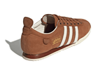 Vista superior do Adidas Adidas Samba 62 'Wild Brown' mostrando abertura, lingueta e cadarços