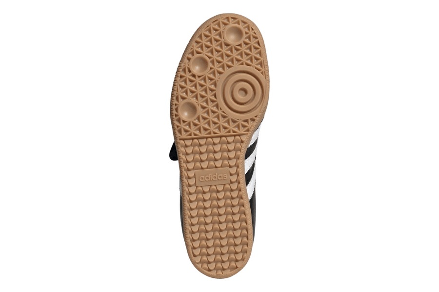 Vista superior do Adidas Adidas Samba Jane 'Black White Gum' mostrando abertura, lingueta e cadarços