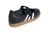 Vista frontal do Adidas Adidas Samba Jane 'Black White Gum' mostrando biqueira e costuras