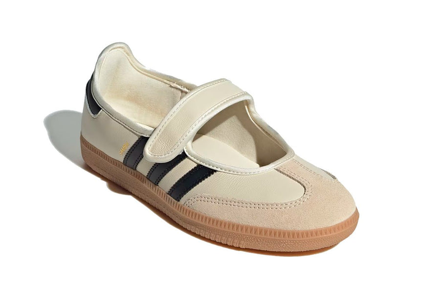 Vista traseira do Adidas Adidas Samba Jane Cream Black Gum mostrando calcanheira e detalhes do solado