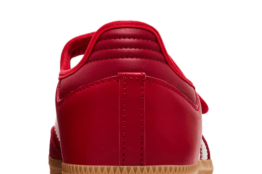 Vista em detalhe do Adidas Adidas Samba Jane 'Scarlet Gum' mostrando textura do material e acabamento