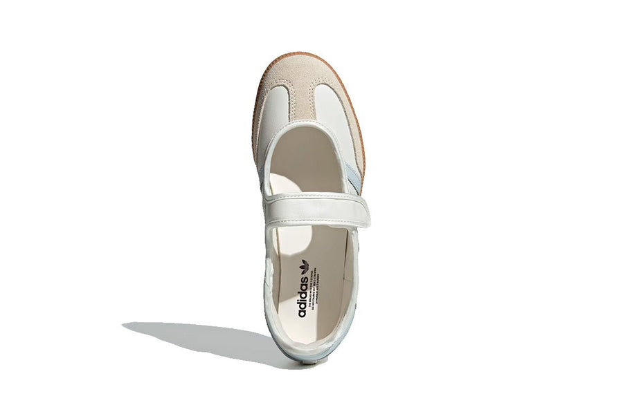 Vista frontal do Adidas Adidas Samba Jane White Blue Gum mostrando biqueira e costuras