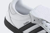 Vista do solado do Adidas Adidas Samba LT Cloud White Core Black Black Sole mostrando padrão de tração e tecnologia de amortecimento