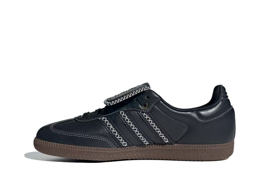 Vista do solado do Adidas Adidas Samba LT Core Black / Off White / Gum mostrando padrão de tração e tecnologia de amortecimento