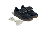 Vista em detalhe do Adidas Adidas Samba LT Core Black / Off White / Gum mostrando textura do material e acabamento