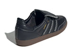 Vista frontal do Adidas Adidas Samba LT Core Black / Off White / Gum mostrando biqueira e costuras