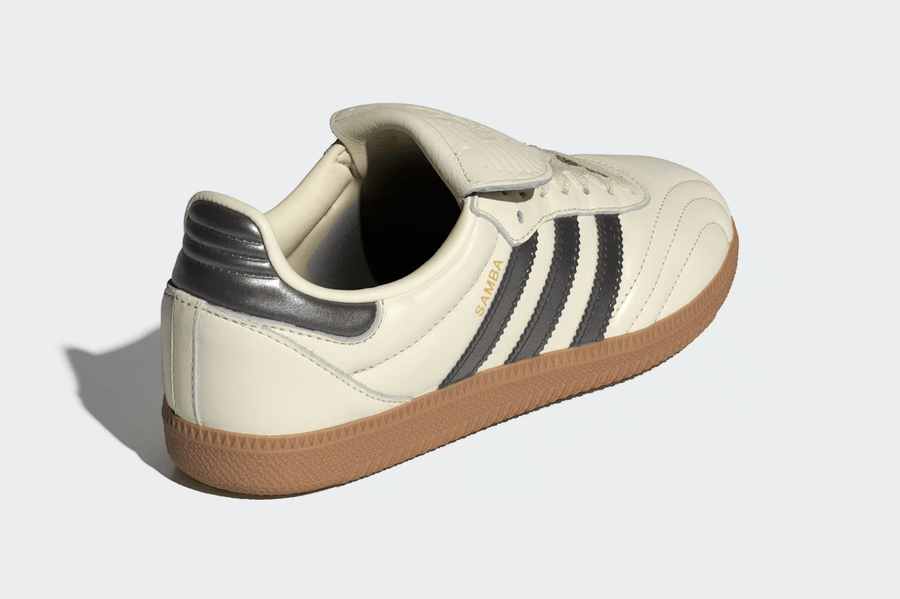 Vista superior do Adidas Adidas Samba LT Cream White Black Gum mostrando abertura, lingueta e cadarços