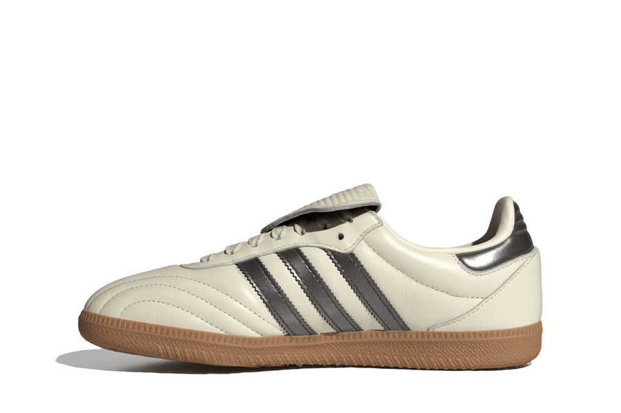 Vista lateral do Adidas Adidas Samba LT Cream White Black Gum mostrando design do cabedal e logo da marca