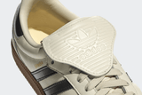 Vista em detalhe do Adidas Adidas Samba LT Cream White Black Gum mostrando textura do material e acabamento
