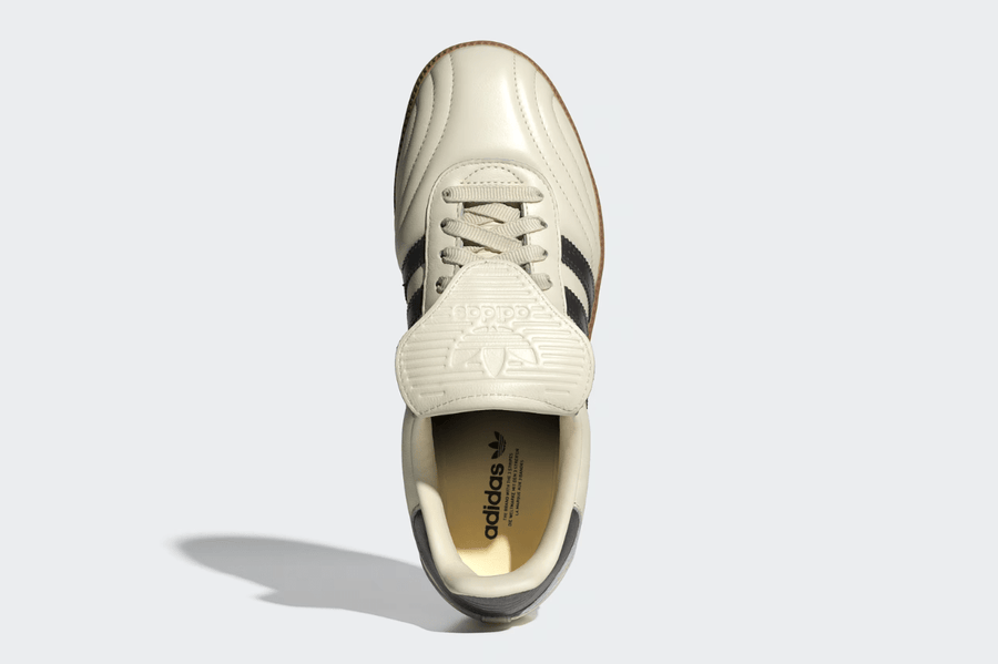 Vista frontal do Adidas Adidas Samba LT Cream White Black Gum mostrando biqueira e costuras