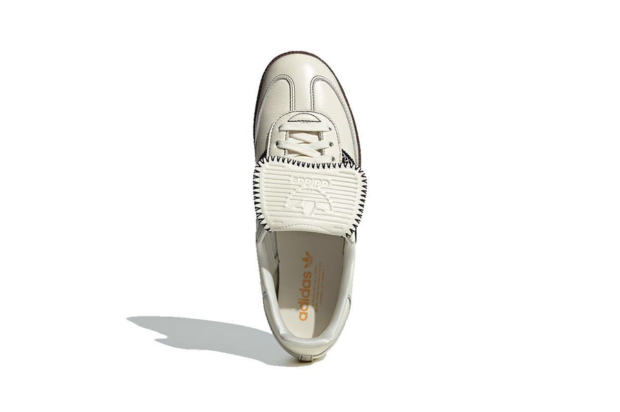 Vista lateral do Adidas Adidas Samba LT Off White/Core Black/Gum mostrando design do cabedal e logo da marca