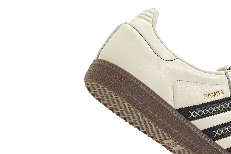 Vista na caixa do Adidas Adidas Samba LT Off White/Core Black/Gum mostrando embalagem original da marca