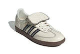 Vista superior do Adidas Adidas Samba LT Off White/Core Black/Gum mostrando abertura, lingueta e cadarços