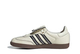 Vista do solado do Adidas Adidas Samba LT Off White/Core Black/Gum mostrando padrão de tração e tecnologia de amortecimento