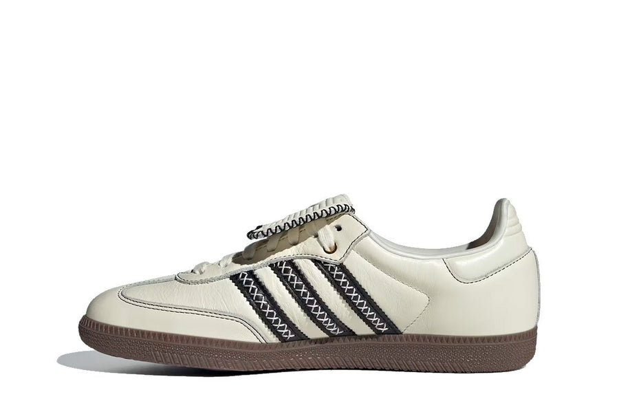 Vista do solado do Adidas Adidas Samba LT Off White/Core Black/Gum mostrando padrão de tração e tecnologia de amortecimento