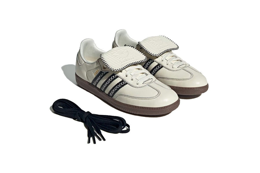 Vista em detalhe do Adidas Adidas Samba LT Off White/Core Black/Gum mostrando textura do material e acabamento