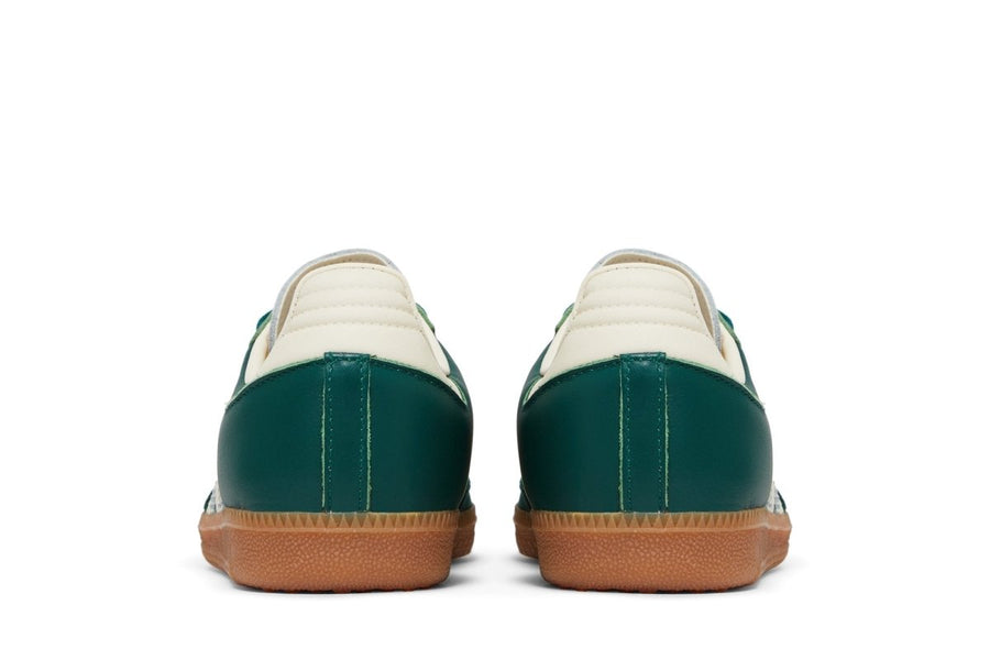 Vista superior do Adidas adidas Samba Og Collegiate Green Gum mostrando abertura, lingueta e cadarços