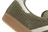 Vista em detalhe do Adidas Adidas Samba OG Crochet Pack Orbit Green mostrando textura do material e acabamento