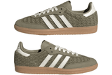 Vista frontal do Adidas Adidas Samba OG Crochet Pack Orbit Green mostrando biqueira e costuras