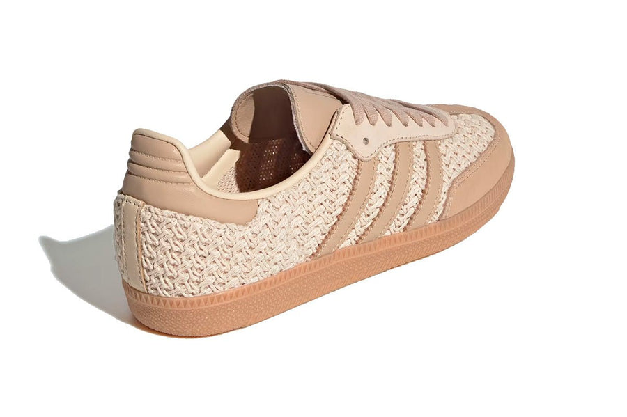 Vista superior do Adidas Adidas Samba OG Crochet Pack Sand Strata mostrando abertura, lingueta e cadarços