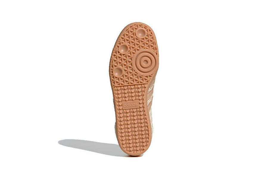 Vista frontal do Adidas Adidas Samba OG Crochet Pack Sand Strata mostrando biqueira e costuras