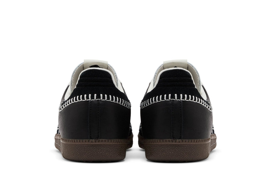 Vista superior do Adidas adidas Samba Og Dia de Muertos Pack Black mostrando abertura, lingueta e cadarços