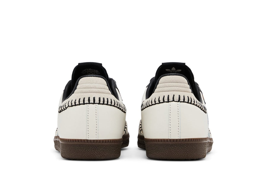 Vista superior do Adidas adidas Samba Og Dia de Muertos Pack Off White mostrando abertura, lingueta e cadarços