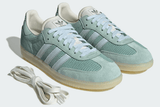 Vista na caixa do Adidas Adidas Samba OG Hazy Green Sky Tint mostrando embalagem original da marca
