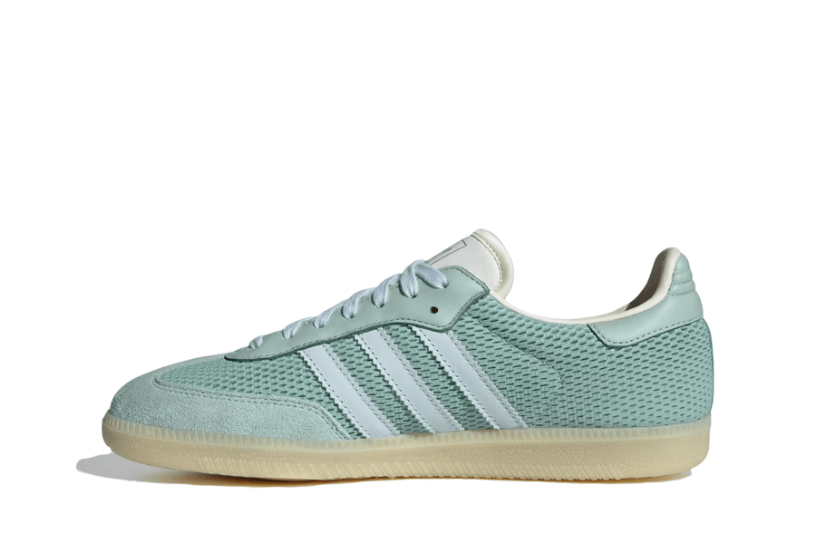Vista lateral do Adidas Adidas Samba OG Hazy Green Sky Tint mostrando design do cabedal e logo da marca
