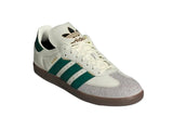 Vista lateral do Adidas adidas Samba OG Ivory Collegiate Green mostrando design do cabedal e logo da marca