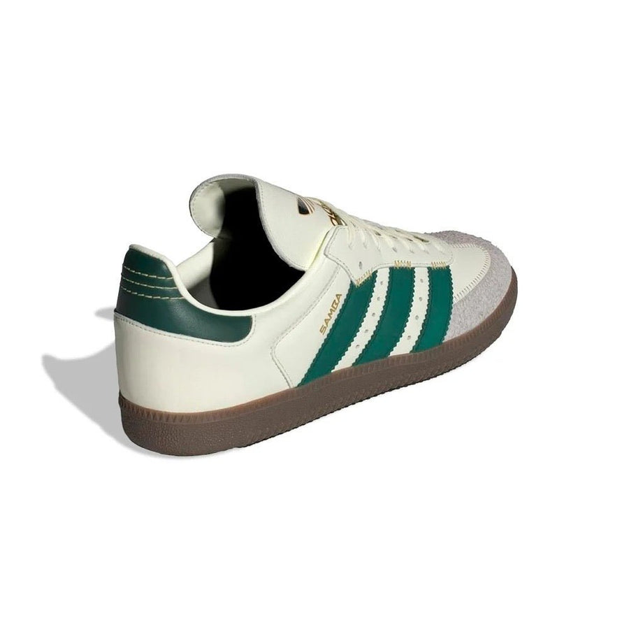 Vista traseira do Adidas adidas Samba OG Ivory Collegiate Green mostrando calcanheira e detalhes do solado