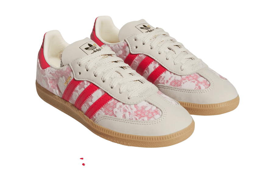 Vista na caixa do Adidas Adidas Samba OG Liberty London Better Scarlet mostrando embalagem original da marca