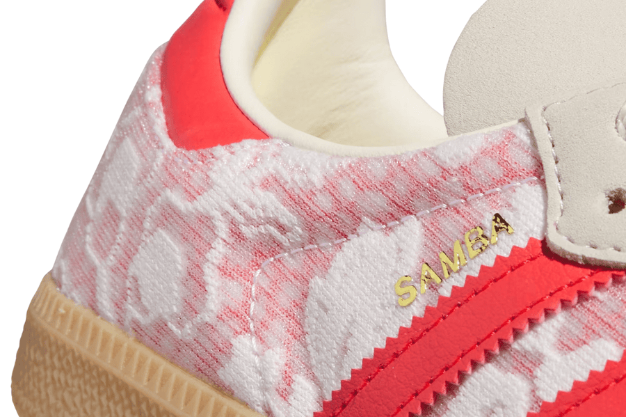 Vista na caixa do Adidas Adidas Samba OG Liberty London Better Scarlet mostrando embalagem original da marca