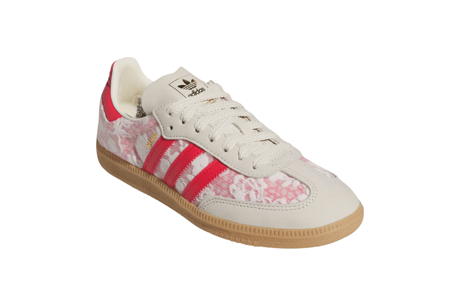 Vista traseira do Adidas Adidas Samba OG Liberty London Better Scarlet mostrando calcanheira e detalhes do solado