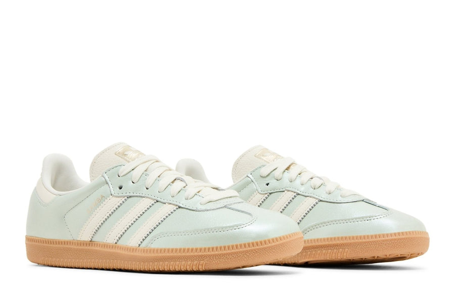 Vista frontal do Adidas adidas Samba Og Linen Green Metallic mostrando biqueira e costuras