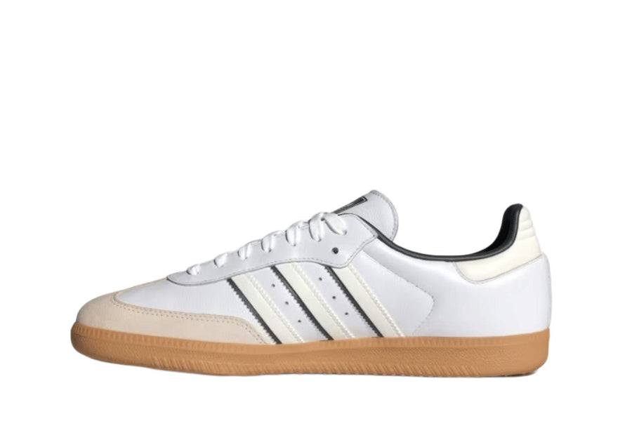 Vista lateral do Adidas adidas Samba Og Off White Core Black mostrando design do cabedal e logo da marca