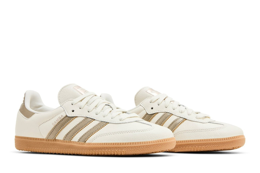 Vista traseira do Adidas adidas Samba Og Off White Cyber Metallic mostrando calcanheira e detalhes do solado