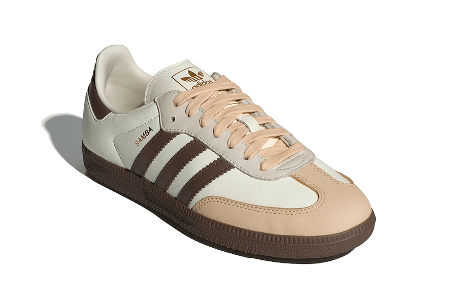 Vista traseira do Adidas Adidas Samba OG Off White Earth Strata Gum mostrando calcanheira e detalhes do solado