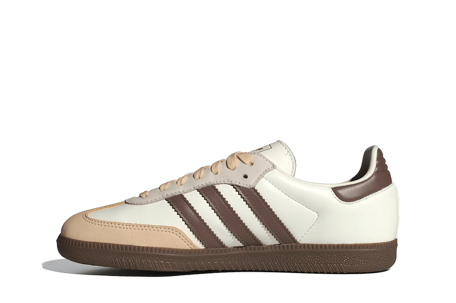 Vista lateral do Adidas Adidas Samba OG Off White Earth Strata Gum mostrando design do cabedal e logo da marca