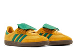 Vista frontal do Adidas adidas Samba Og Proloved Yellow Green mostrando biqueira e costuras
