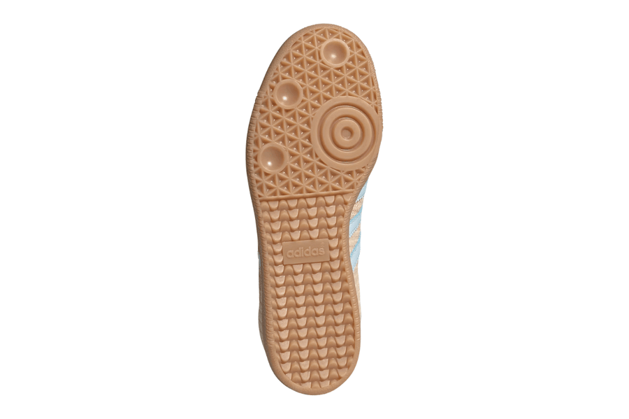 Vista superior do Adidas Adidas Samba OG Sanda Strata Sky Tint mostrando abertura, lingueta e cadarços