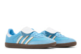 Vista frontal do Adidas adidas Samba Og Semi Blue Burst mostrando biqueira e costuras