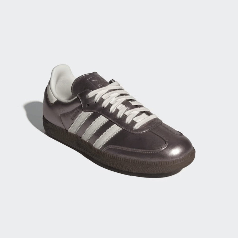 Vista traseira do Adidas adidas Samba Og Supplier Colour Off White Gum mostrando calcanheira e detalhes do solado